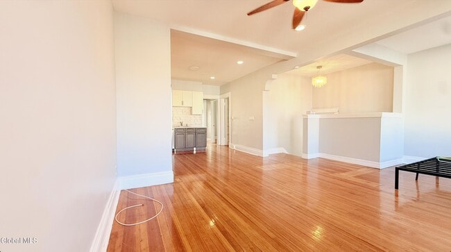 554 Washington Ave in Albany, NY - Foto de edificio - Building Photo