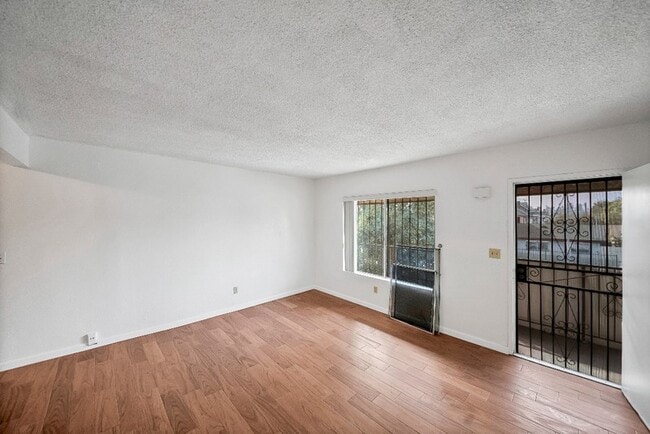2458 Normandie Ave, Unit 3 in Los Angeles, CA - Building Photo - Building Photo