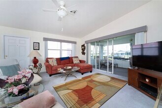 4529 SE 6th Pl, Unit South in Cape Coral, FL - Foto de edificio - Building Photo
