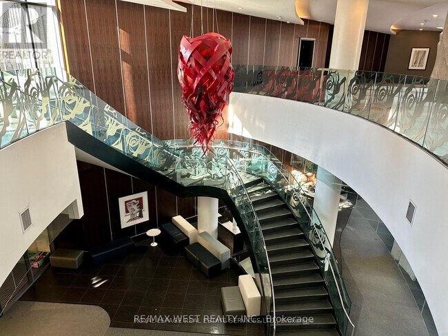 5162 Yonge St in Toronto, ON - Building Photo - Building Photo