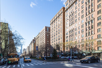 1070 Park Ave in New York, NY - Building Photo - Building Photo