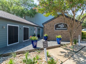 Silver Creek Apartments in Austin, TX - Building Photo - Building Photo