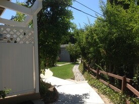 2316 Broadview Dr, Unit 2316 in Glendale, CA - Building Photo