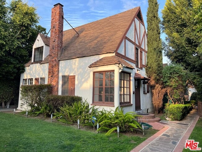 property at 1024 1/2 N Gardner St