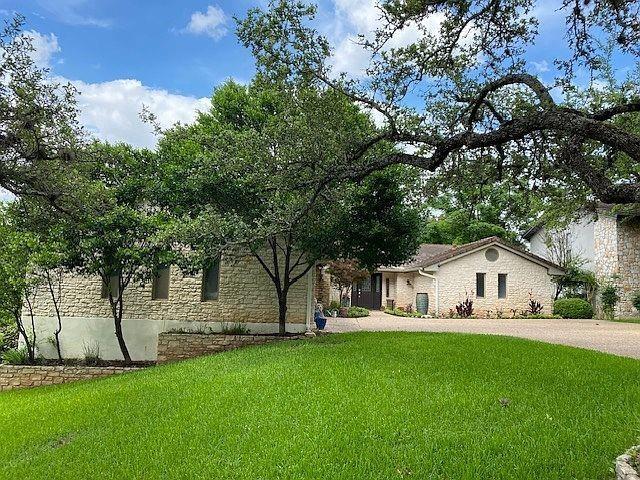 604 Rolling Green Dr in Lakeway, TX - Building Photo