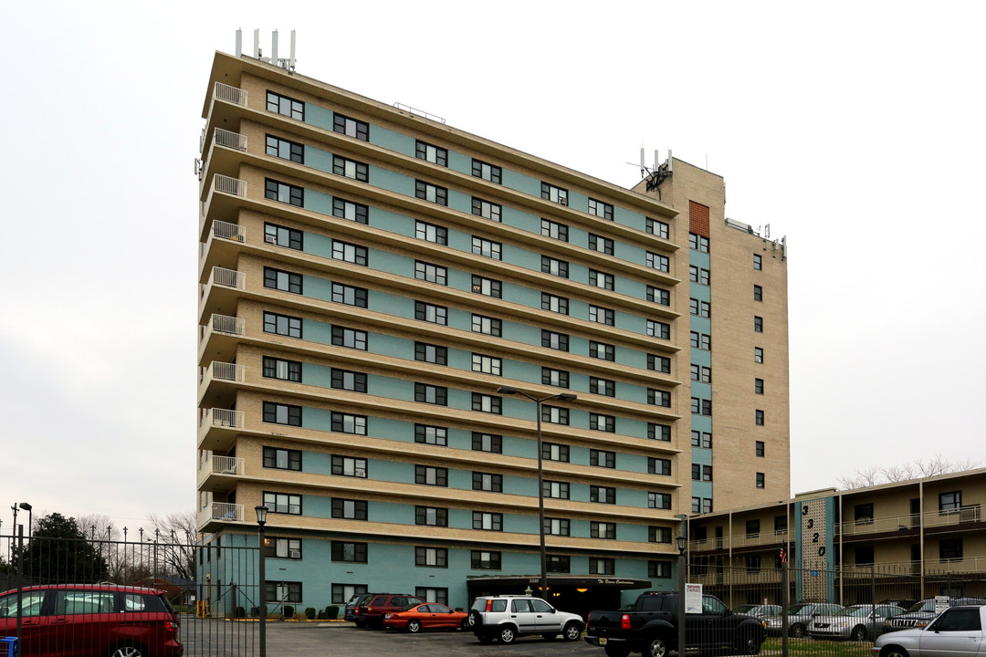 The Brown Suburban in Louisville, KY - Building Photo