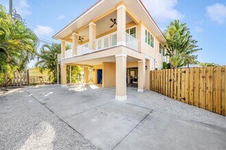 907 Riviera St in Venice, FL - Building Photo - Building Photo