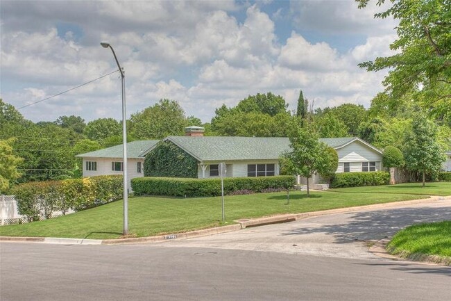 property at 1701 Versailles Rd