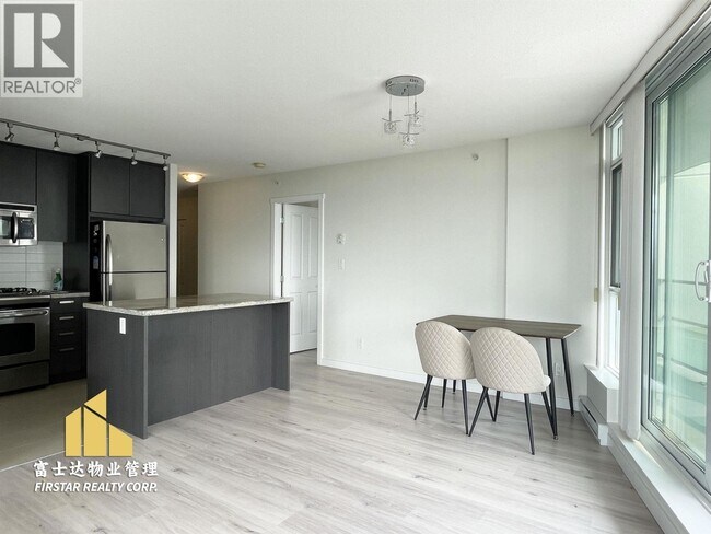 6688 Arcola St in Burnaby, BC - Building Photo - Building Photo
