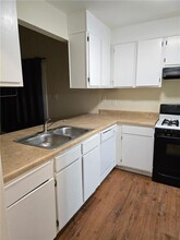 1225 Oakplace Dr SW in Marietta, GA - Building Photo - Building Photo