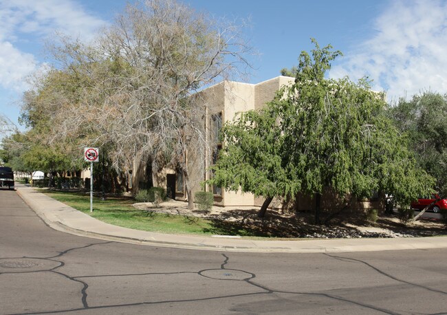 Brenda Arms in Tempe, AZ - Building Photo - Building Photo
