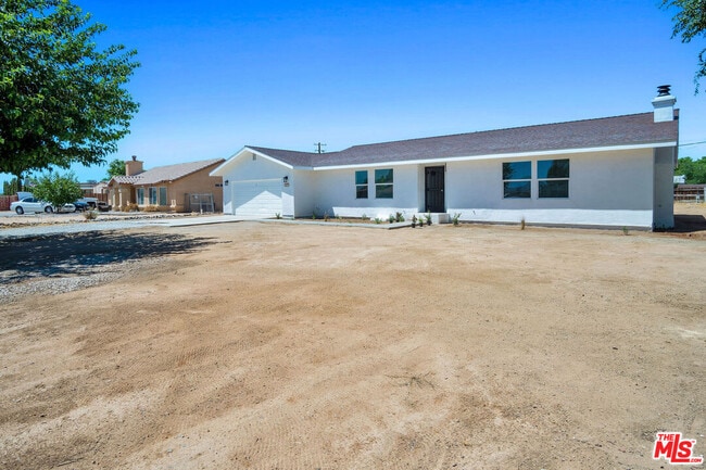 15376 Washoan Rd in Apple Valley, CA - Building Photo - Building Photo