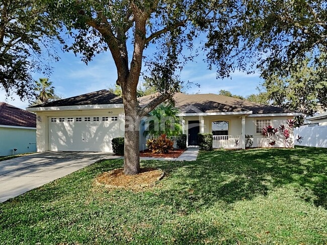 property at 1913 Southern Oak Loop