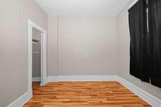 2140 W Cermak Rd in Chicago, IL - Building Photo - Building Photo