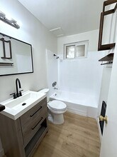 7125 Hawthorn Ave in Los Angeles, CA - Building Photo - Building Photo