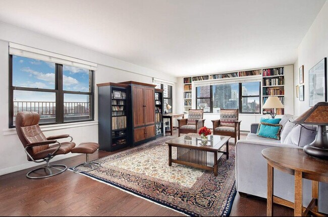 460 E 79th St in New York, NY - Building Photo - Building Photo