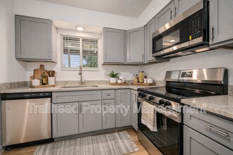 8300 Robinson St in Overland Park, KS - Building Photo - Building Photo