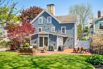 101 Elm St, Unit 2 in Marblehead, MA - Building Photo - Building Photo
