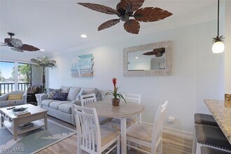 750 W Elkcam Cir in Marco Island, FL - Building Photo - Building Photo