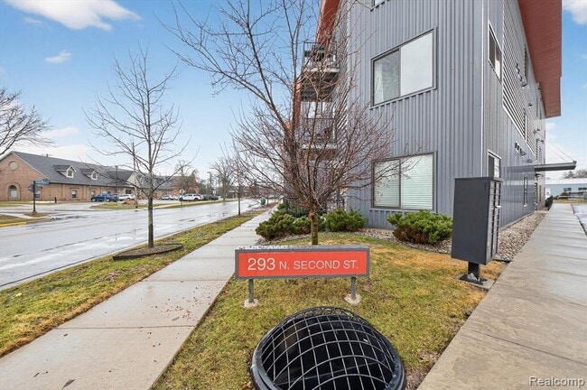 293 N 2nd St in Brighton, MI - Building Photo - Building Photo