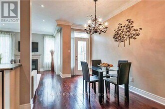 30 White Beach Crescent in Vaughan, ON - Building Photo - Building Photo