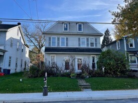 146 E Main St in Leola, PA - Building Photo