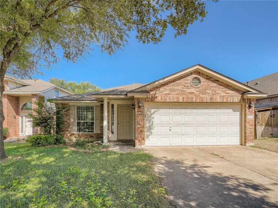 14204 Mowsbury Dr in Austin, TX - Building Photo