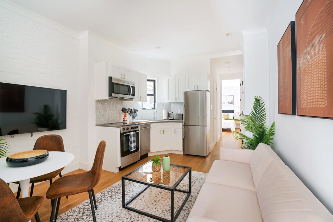 1290 1st Ave in New York, NY - Building Photo