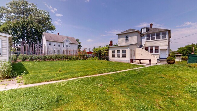 907 New Britain Ave in Hartford, CT - Building Photo - Building Photo