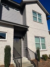 College Oaks E-106 in Auburn, AL - Foto de edificio - Building Photo