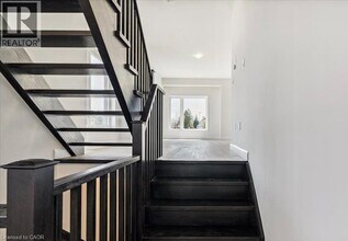 3 Southam Ln in Hamilton, ON - Building Photo - Building Photo