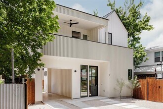 2206 Holly St in Austin, TX - Building Photo - Building Photo