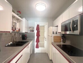 2200 Diana Dr in Hallandale Beach, FL - Building Photo - Building Photo