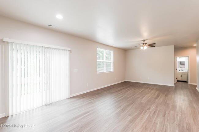 143 Ardmore Crossing Dr in Shelbyville, KY - Building Photo - Building Photo