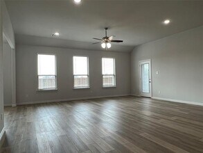 127 Bowling Grn Ave. in Red Oak, TX - Building Photo - Building Photo