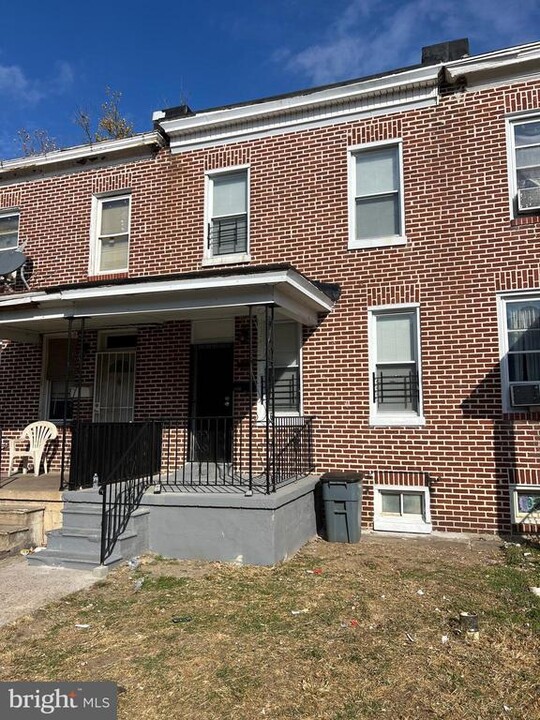 3226 Elmley Ave in Baltimore, MD - Building Photo