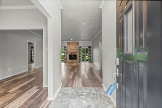 713 Palmer Dr in Conroe, TX - Foto de edificio - Building Photo