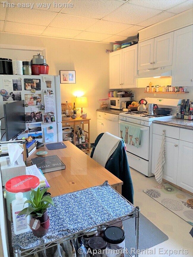 57 Cedar St, Unit #4 in Cambridge, MA - Foto de edificio - Building Photo