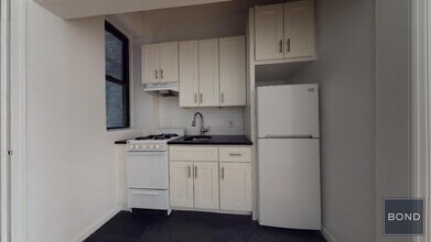 158 E 82nd St in New York, NY - Building Photo - Building Photo