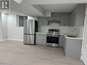 27 Roulette Cres in Brampton, ON - Building Photo - Building Photo