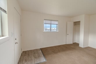 Village Club in Springfield, MO - Building Photo - Building Photo