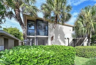 3105 Riviera Dr in Naples, FL - Building Photo - Building Photo