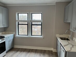 70 E 68th St in Chicago, IL - Building Photo - Building Photo