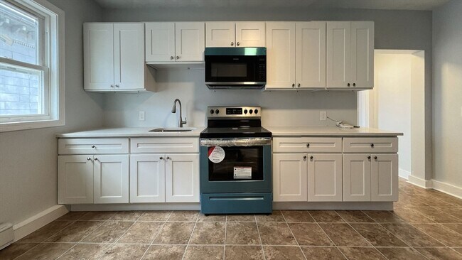 17 W Chestnut St-Unit -3L in Brockton, MA - Building Photo - Building Photo