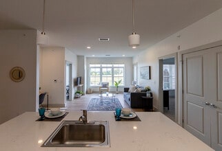 DeLaet's Landing in Rensselaer, NY - Foto de edificio - Building Photo