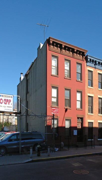 153 W 9th St in Brooklyn, NY - Building Photo