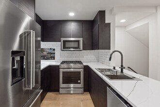 7904 Green Lake Dr N in Seattle, WA - Building Photo - Building Photo