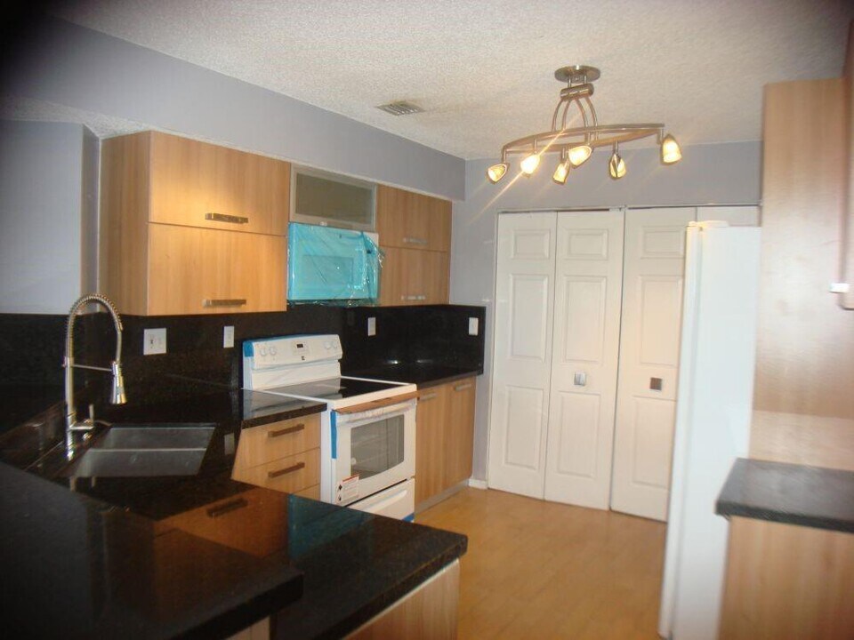 5403 SW 126th Ter in Miramar, FL - Building Photo