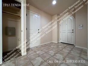 1917 Tienda Dr in Lodi, CA - Building Photo - Building Photo