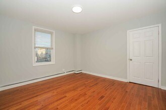 81 Devon St, Unit 2nd fl in Kearny, NJ - Building Photo - Building Photo